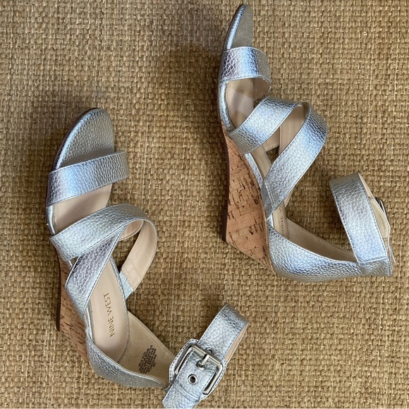 Nine West Silver Wedges Size 7 - Picture 3 of 6